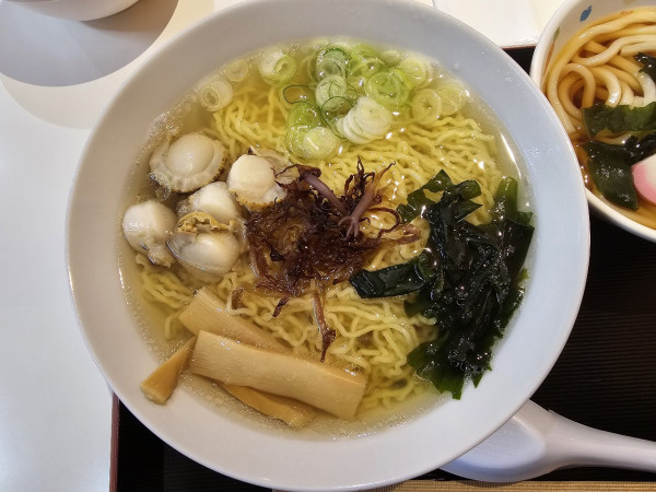 「ほたてラーメン　850円」@浅虫水族館軽食コーナーの写真