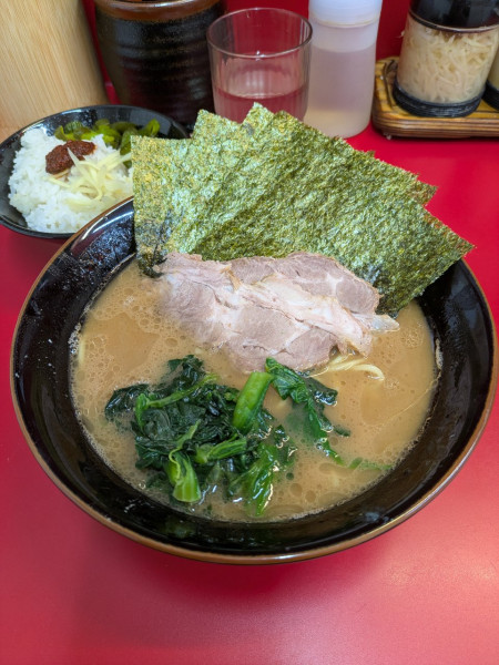「らーめん並」@横浜ラーメン 山本家の写真