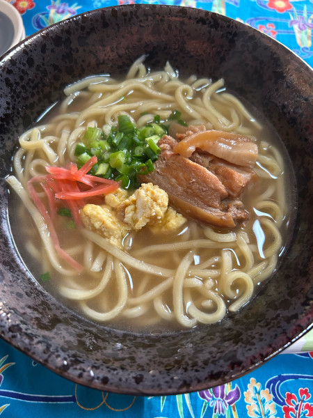 「沖縄そば(大盛) ¥900」@週末のオリオンの写真