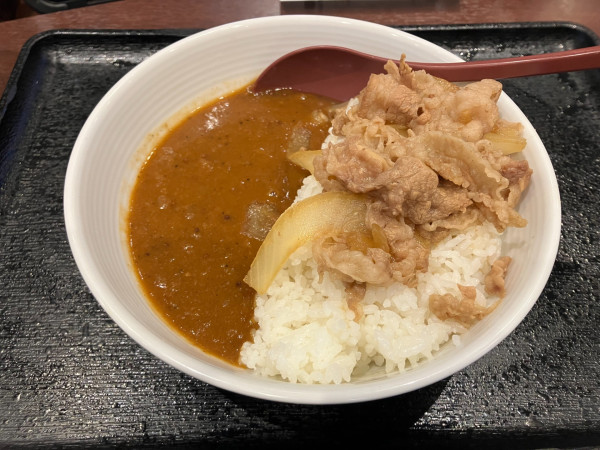 「牛魯珈カレー 780円?」@吉野家 羽田空港第2ターミナルビル店の写真