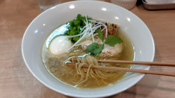 「味玉 塩らぁ麺·白ごはん」@そば～じゅの写真