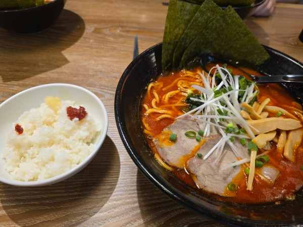 「ガチヘルラーメン大辛・大盛(クーポンメンマ)￥1,470」@横浜家系ラーメン 銀家 川崎銀柳街店の写真