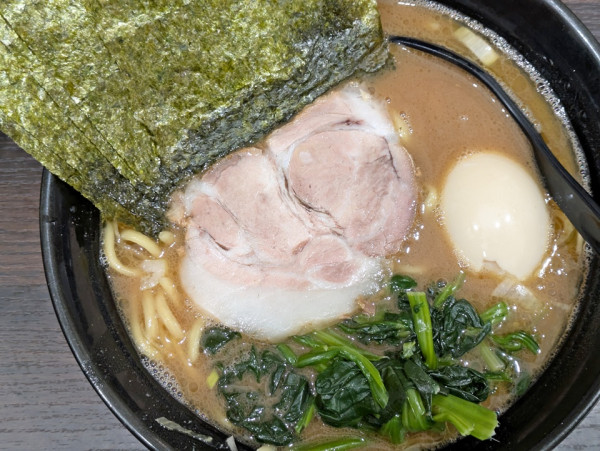 「ラーメン+味玉」@横浜家系ラーメン 家家家 錦糸町店の写真