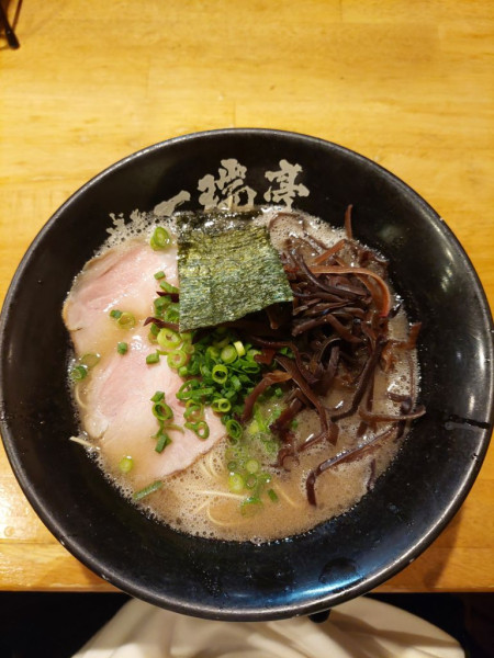 「豚骨ラーメン＋半チャーハン＋キクラゲ＋替え玉」@博多一瑞亭 三田店の写真