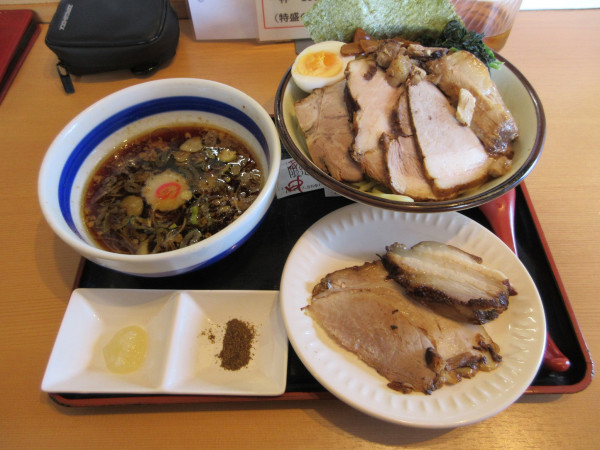 「特製肉つけめん（１５００円）＋チャーシュー３６０円」@佐貫大勝軒ゆうの写真