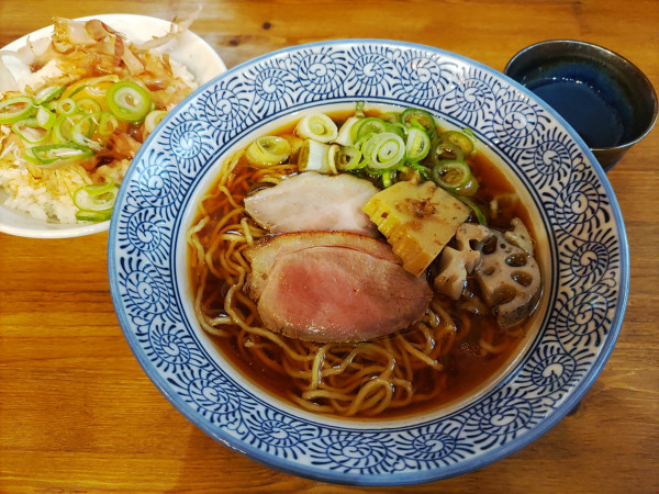 「鴨煮干し中華そば 1400円 卵かけご飯（10食限定）」@ラーメンキッチン 元氣の写真
