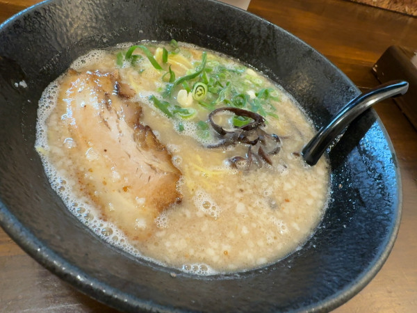「九州らあめん＋替え玉」@九州らあめん どん きさろく 八柱店の写真
