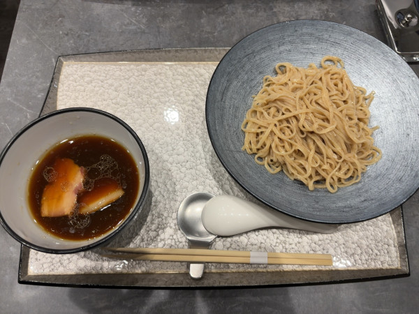 「つけ蕎麦 <醤油> 並」@宍道湖しじみ中華蕎麦 琥珀 池袋店の写真