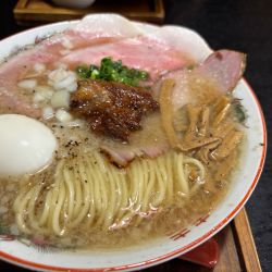イカ煮干し背脂醤油ラーメン