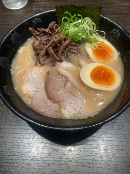 「味玉ラーメン」@とんこつらーめん俺式 純 東京ラーメンストリート店の写真
