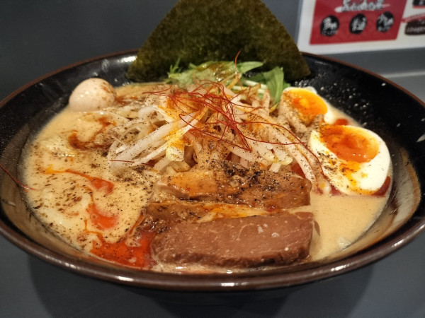 「赤家の坦々ラーメン」@横浜家系ラーメン 赤家 小田急相模原店の写真