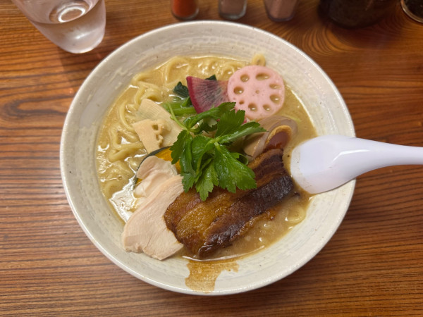 「濃厚鶏白湯ラーメン ＊オープン限定価格1000円」@麺屋 竹馬の写真
