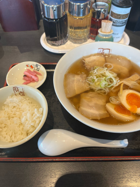 「味玉ラーメン909円+サービス半ライス」@喜多方ラーメン坂内 木更津店の写真