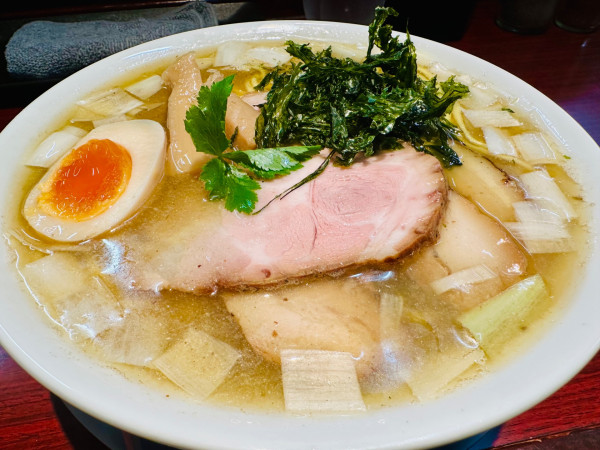 「【限定】伊吹煮干しの塩中華蕎麦【1000円】」@鶏こく中華 すず喜の写真