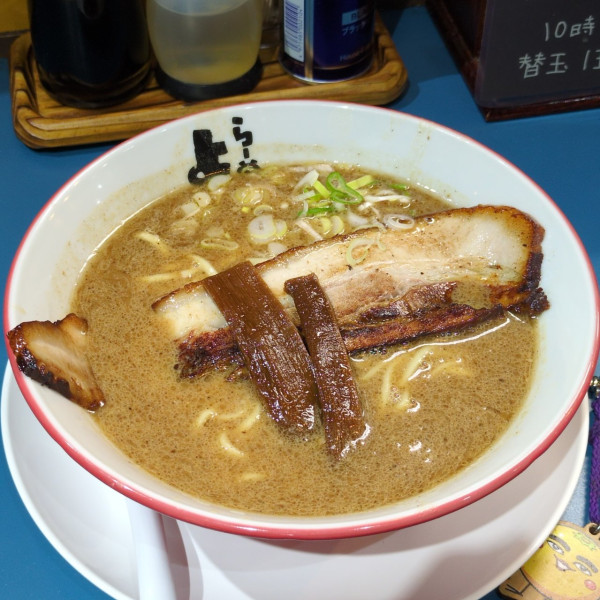 「とんこつ煮干しらーめん」@らーめん よし丸の写真