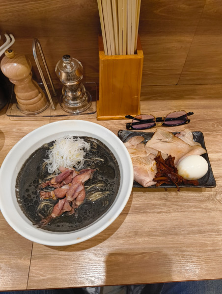 「NEO富山ブラック+特製　2300円」@麺庵 利休の写真