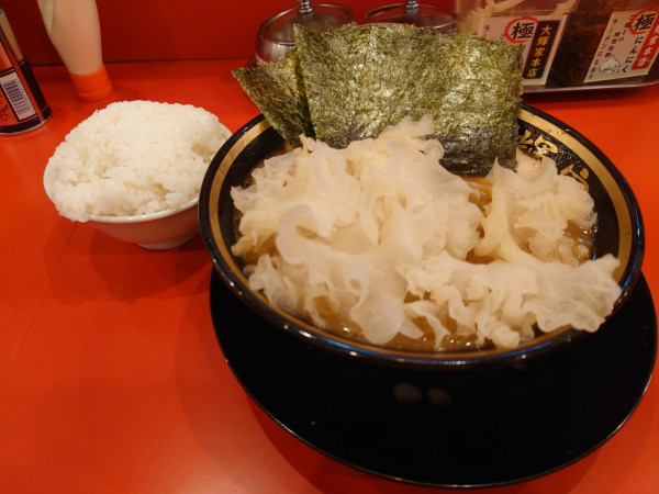 「ラーメン 白キクラゲ  ライス✖️2  硬め濃いめ多め」@横浜家系ラーメン 大輝家の写真