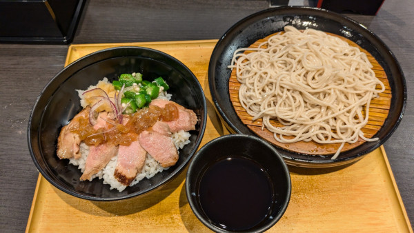 「【期間限定】鴨ステーキ丼セット～かけぽんみぞれ～」@小諸そば 水道橋店の写真