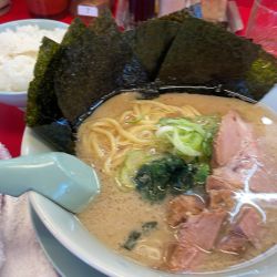醤油ラーメン、のり、半ライス