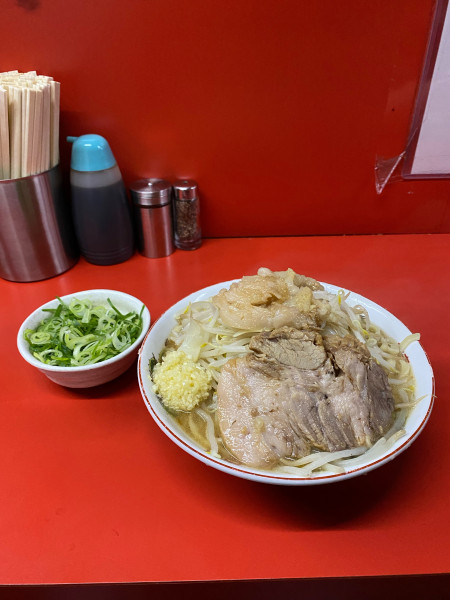 「ラーメン半分　九条ねぎ　全マシ」@ラーメン二郎 京都店の写真