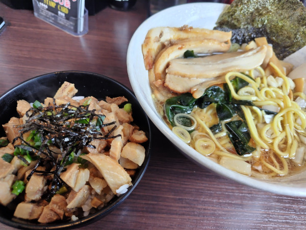 「熟成醬油ラーメン+ネギチャ丼＝780円」@横浜家系ラーメン やまふじ家 野田店の写真