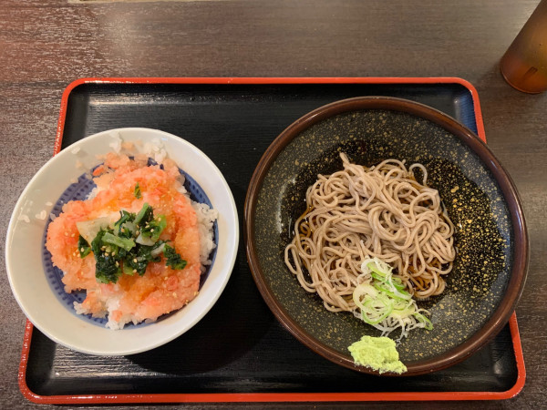 「小エビおろし丼＋半そばセット」@めとろ庵 大手町店の写真