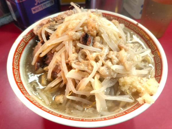 「小豚入り 700円」@ラーメン二郎 目黒店の写真