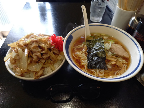 「本日の日替りランチ焼肉丼+ラーメン」@代一元 大森店の写真