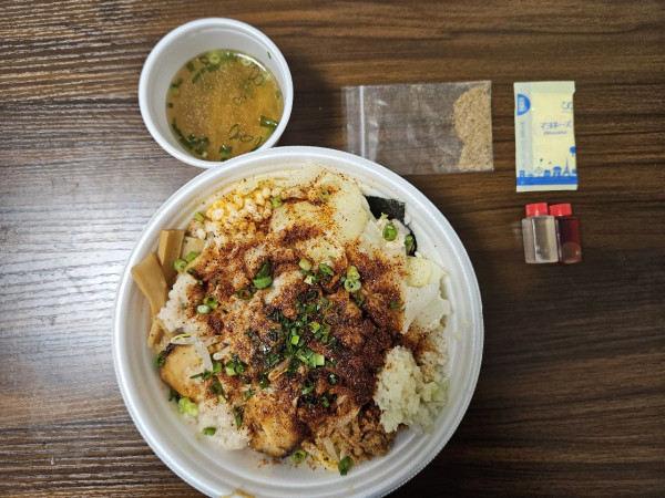 「背脂まぜめん(赤)」@まぜめん91 神峰店の写真