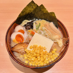 味噌らーめんスペシャル（1600円）