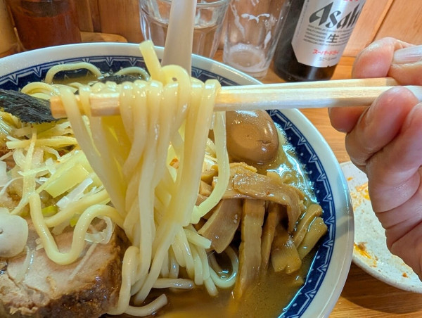「塩ラーメン味玉 (中盛少なめ) 1,300円」@自家製中華そば としおかの写真