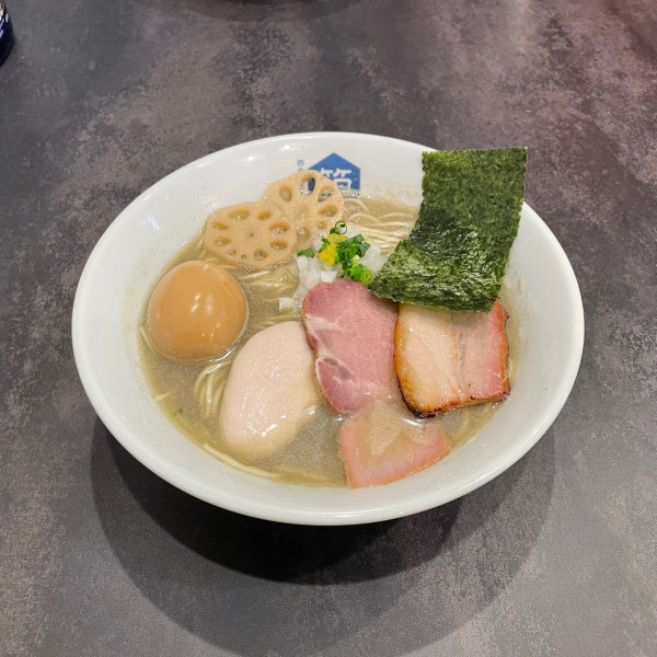 「特製煮干ラーメン」@西永福の煮干箱の写真