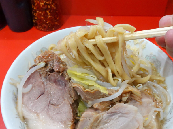 「小ラーメン750円・麺半分・野菜・にんにく・脂」@ラーメン二郎 朝倉街道駅前店の写真