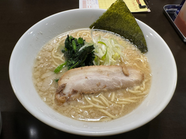 「中華そば(並盛・130g)880円」@濃厚背脂中華そば グンジュウの写真