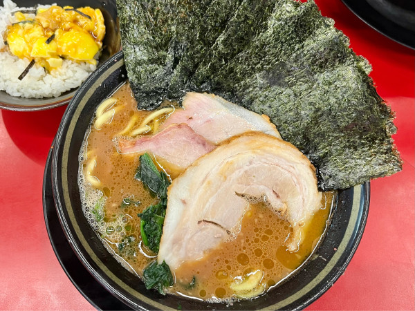 「ラーメン+バラ+のり+半玉子まぶし」@IEKEI_TOKYO 王道家直系の写真
