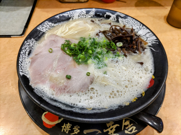 「ラーメン 930円」@博多 一幸舎 博多駅筑紫口店の写真