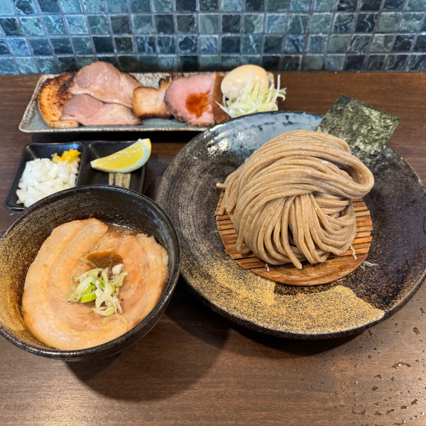 「汁並つけ麺中+特製」@麺屋みつば＋クローバーの写真