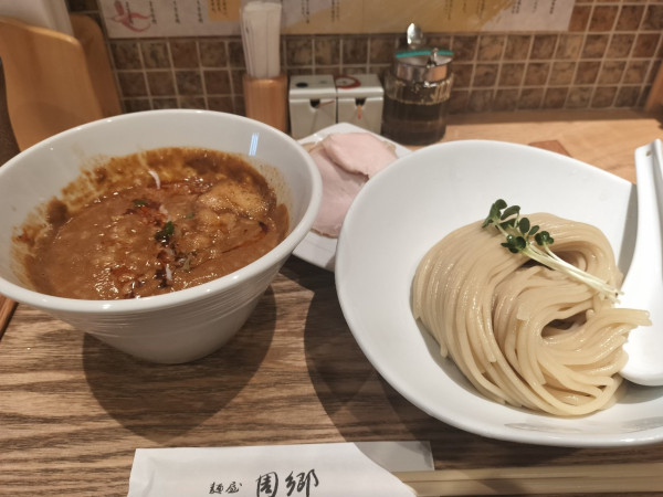「赤つけ麺　辛さ多め」@麺屋 周郷 神田店の写真