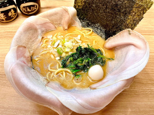 「醤油豚骨(930円)」@らーめん ぶる麺の写真