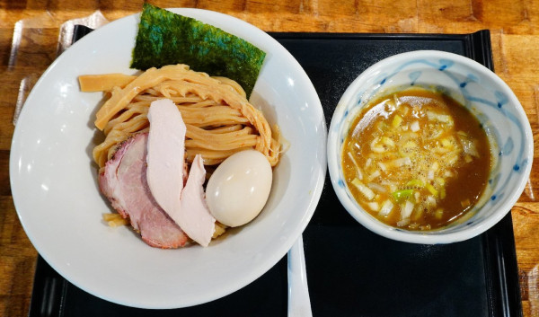 「龍介つけ蕎麦 並＋味玉」@特級鶏蕎麦 龍介 PLAY atre TSUCHIURA店の写真