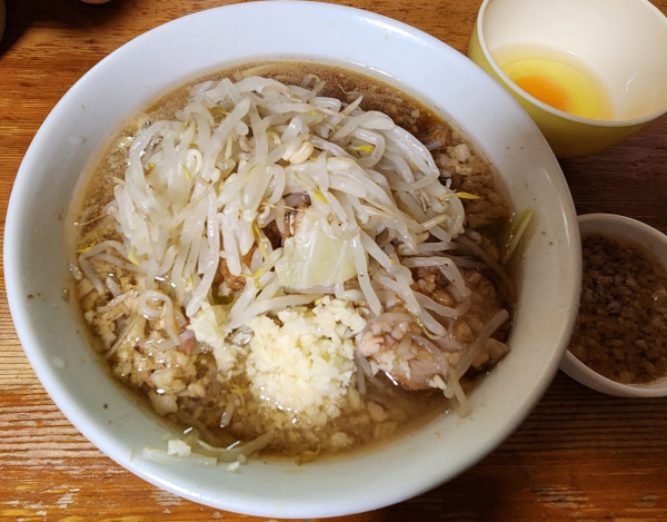 「ミニラーメン　生卵」@ラーメン もみじ屋の写真