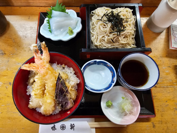 「海老天丼とお蕎麦のセット（冷）　1600→1100円」@寿司割烹 味新の写真