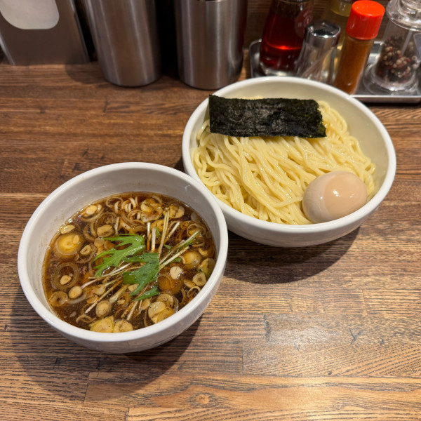 「醤油のつけソバ中+味玉」@Tomboの写真