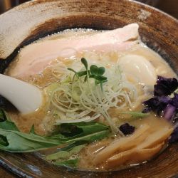 かつお塩とんこつラーメン