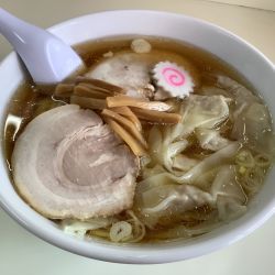 ワンタンメン　900円