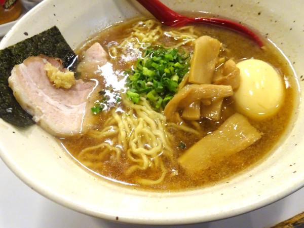 「醤油らーめん 800円」@らーめん にな川の写真