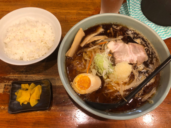 「特選味噌ラーメンブラック」@らあめん美春の写真