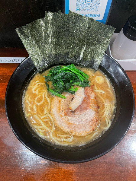 「醤油とんこつ(880円)」@らーめん 港南家の写真