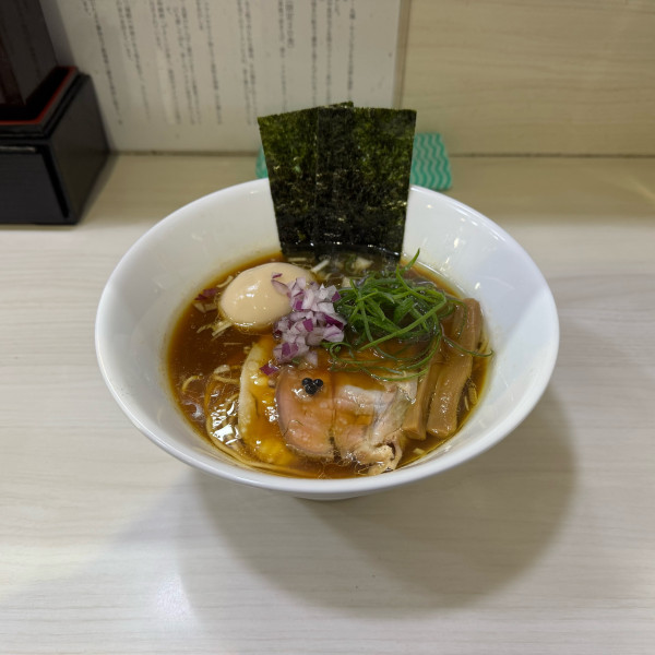 「燻製味玉醤油」@麺や 魁星の写真