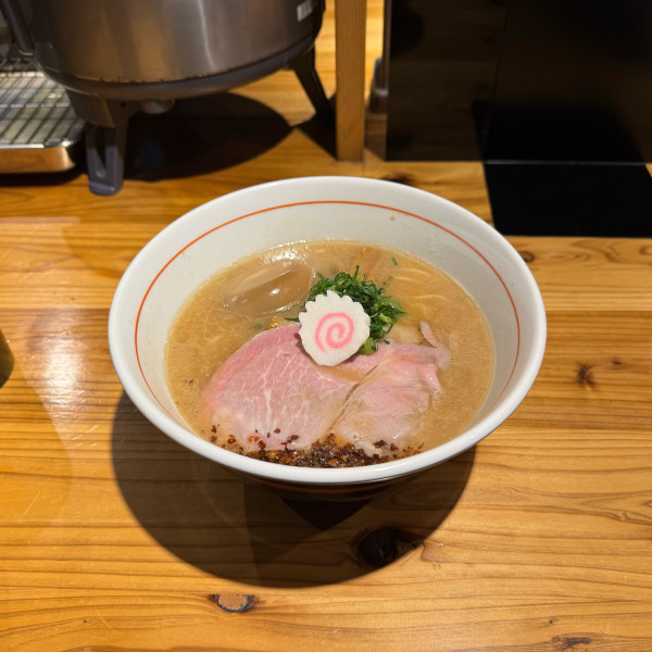 「醤油+味玉」@バロンヌードルの写真